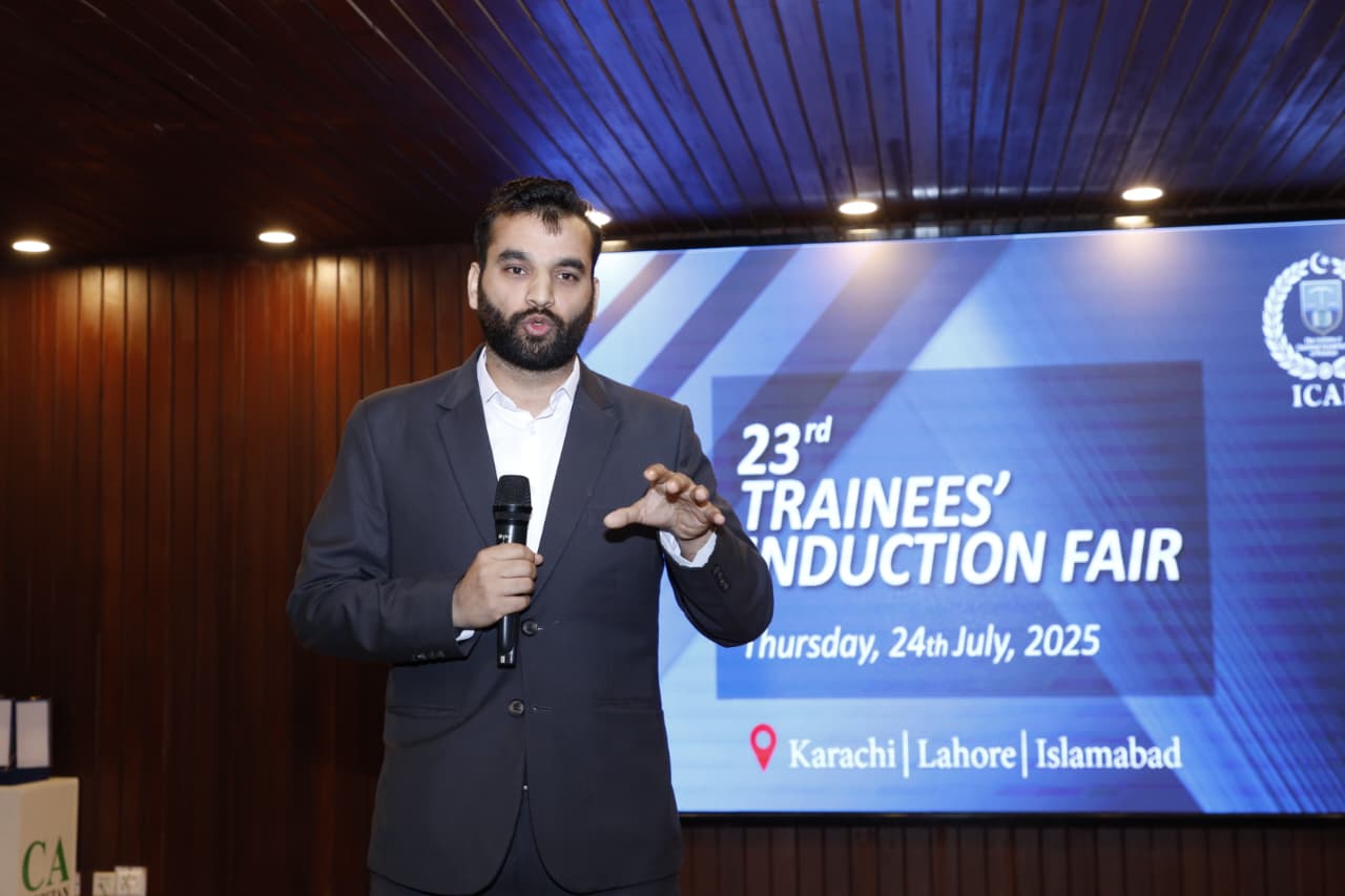 Zeshan Saif speaking at the 23rd Trainees' Induction Fair in 2025
